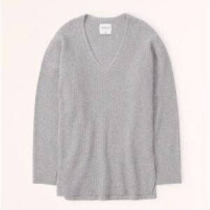 Abercrombie & Fitch LuxeLoft Oversized V-Neck Sweater in Grey, size S